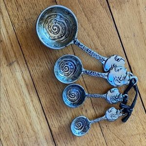 Gorgeous set of measuring spoons